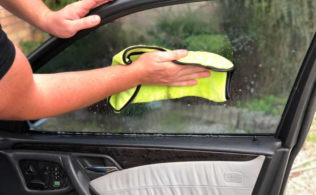 car window cleaning